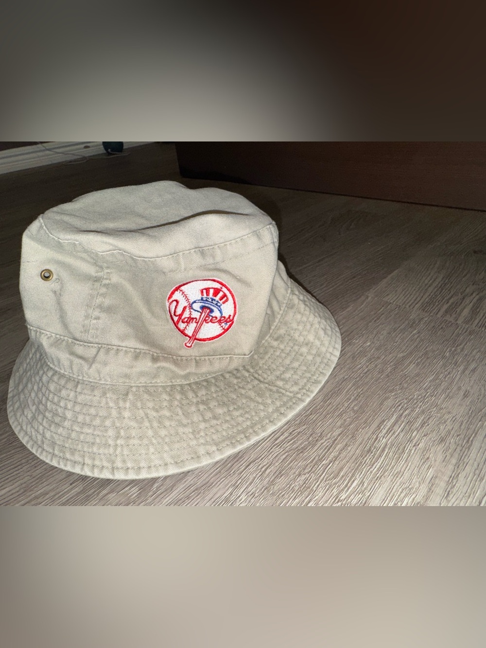 New York Yankees Khaki Bucket Hat with Embroidered Logo